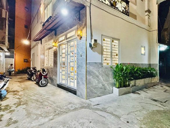 Ban nha can goc 4 tang Thich Quang Duc Phuong Duc Nhuan Phu Nhuan